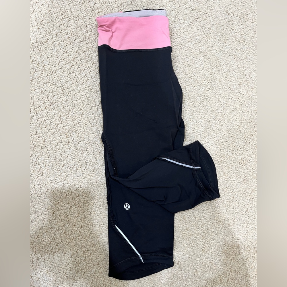 LULULEMON Black and coral leggings